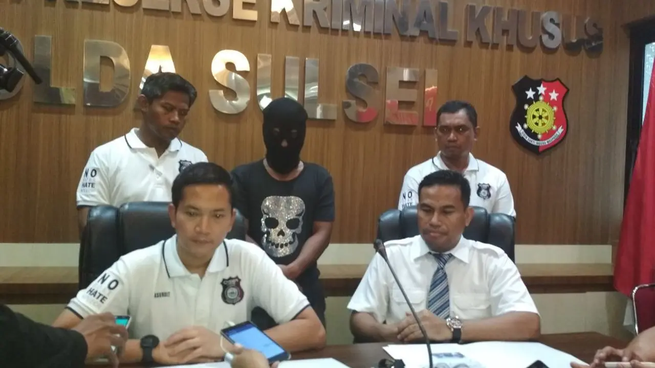 Tersangka penghina Jokowi dan Gubernur Sulsel dibebaskan polisi. Foto (Liputan6.com/Fauzan)