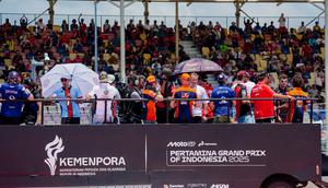Total penonton MotoGP Pertamina Grand Prix of Indonesia 2025 menembus angka 140.324 orang, menjadikannya rekor tertinggi sejak ajang MotoGP pertama kali digelar di Mandalika. (Bola.com/Dok. Kemenpora)