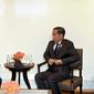 Sebelum menghadiri sidang pleno KTT ke-35 ASEAN di Bangkok, Presiden Joko Widodo atau Jokowi mengadakan pertemuan bilateral dengan Presiden FIFA Gianni Infantino. (Foto: Biro Pers)