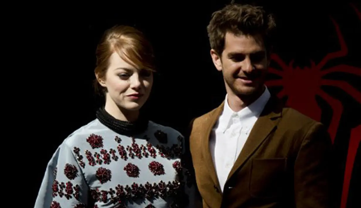 Selain itu, awal tahun ini Emma melakukan proses syuting film terbarunya ‘The favourite’ di U.K dan rela menghampiri Andrew yang saat itu sedang berada di London. Banyak kisah di antara mereka, hanya saja keduanya sangat sibuk. (AFP/John Mc Dougall)