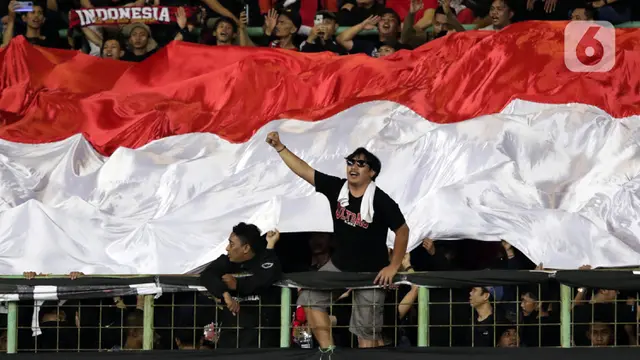Ragam Dukungan Suporter untuk Timnas Indonesia U-19