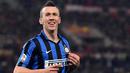 2. Ivan Perisic, winger yang bersinar bersama Inter Milan ini menurut situs Corriere dello Sport, menjadi incaran, Roman Abramovich.  Guna mendatangkan bintang Kroasia itu, Chelsea akan menyiapkan dana 15,7 juta poundsterling. (EPA/Ettore Ferrari)