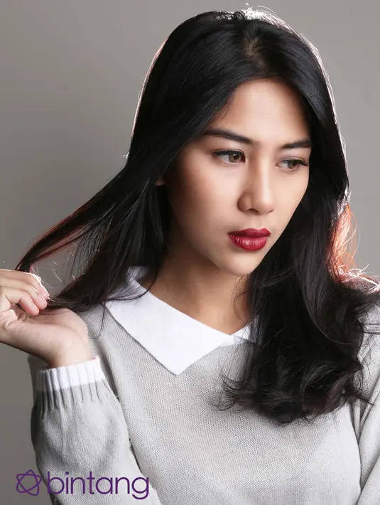 Wanita berambut indah ini tidak ingin terkena 'sindrom artis' meski kini ia telah meraih kesuksesan di dunia entertainment. Adinda menyadari semua ini dikarenakan proses sehingga ia tidak mau menjadi sombong. (Nurwahyunan/Bintang.com)