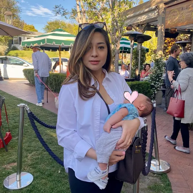 6 Potret Penampilan Nikita Willy Saat Trip Usai Melahirkan, Dipuji Prilly Latuconsina