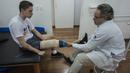 Meski selamat dari kecelakaan pesawat, Jakson Follmann, harus kehilangan kaki kanannya karena diamputasi. (AFP/Nelson Almeida)