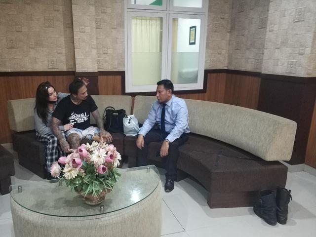 Pakai Kaos Tolak Rapid Test Jerinx Jalani Rapid Test Regional Liputan6 Com