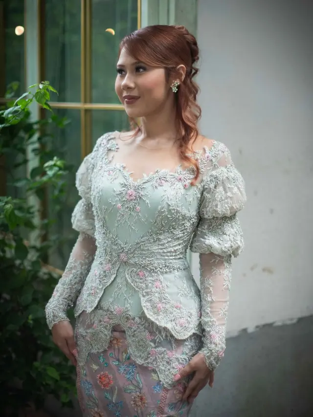 Desainer Kebaya Lamaran Nadin Amizah Ungkap Makna di Balik Rancangannya, Terinspirasi Gaun Era Victorian?