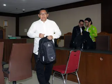 Mantan politisi Partai Demokrat, Anas Urbaningrum usai mengikuti sidang perdana pengajuan Peninjauan Kembali (PK) kasus korupsi dan pencucian uang proyek P3SON Hambalang di Pengadilan Tipikor, Jakarta, Kamis (24/5). (Liputan6.com/Helmi Fithriansyah)