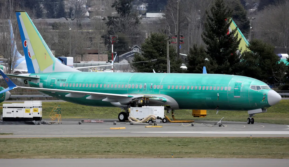 Pesawat Boeing 737 MAX 8 dengan logo China Southern Airlines terparkir di fasilitas produksi Boeing di Renton, Washington, 11 Maret 2019. Negara-negara besar Eropa mengikuti jejak negara lain menangguhkan pesawat Boeing 737 MAX 8. (REUTERS/David Ryder)