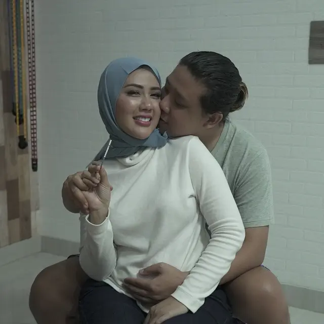 Rey Utami Umumkan Kehamilan
