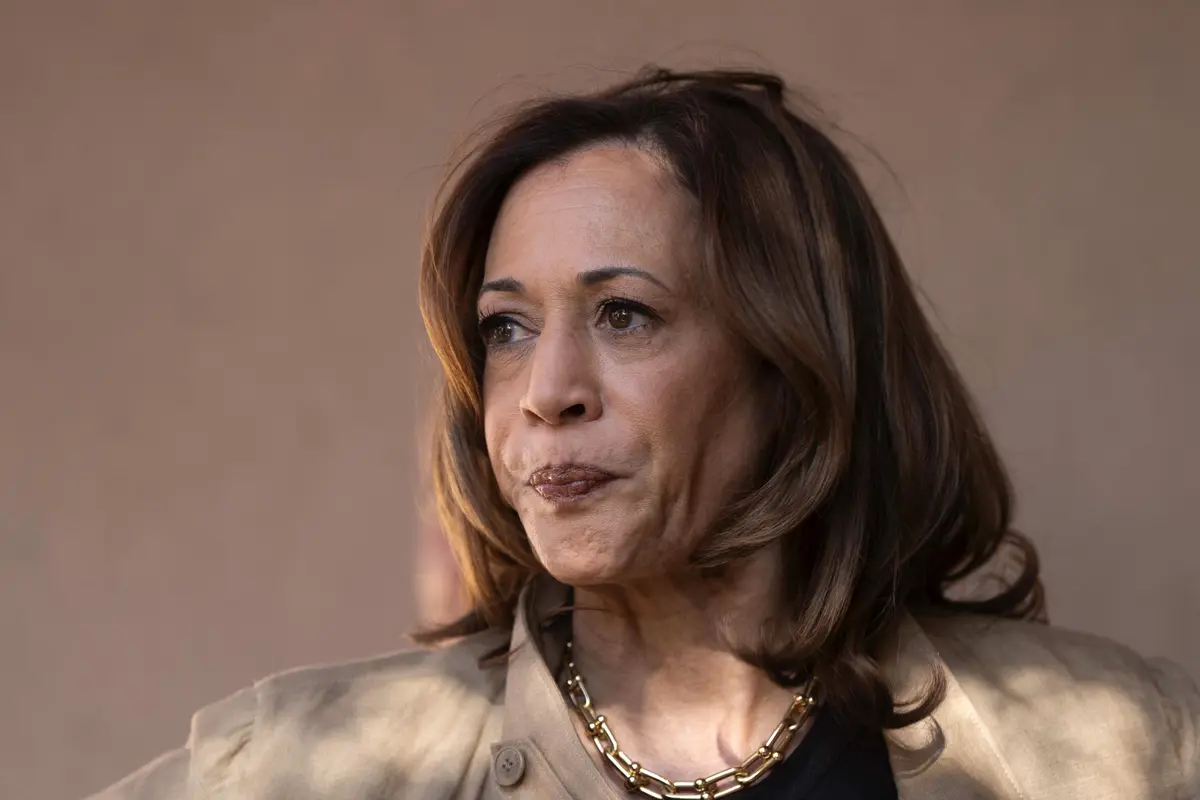 Kunjungi Wilayah Perbatasan AS, Kamala Harris Dinyinyiri karena Diduga Pakai Kalung Emas Seharga Hampir Rp1 Miliar