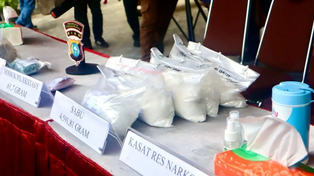 Barang bukti narkoba jenis sabu.