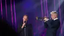 Penampilan duet maut yang disuguhi oleh Sting dan Chriss botti berhasil membuat para penonton sangat menikmati suasana merdu di konser Java Jazz Festival. (Andy Masela/Bintang.com)