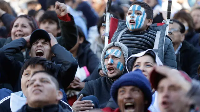 Raut Kesedihan Suporter Usai Argentina Dipecundangi Kroasia