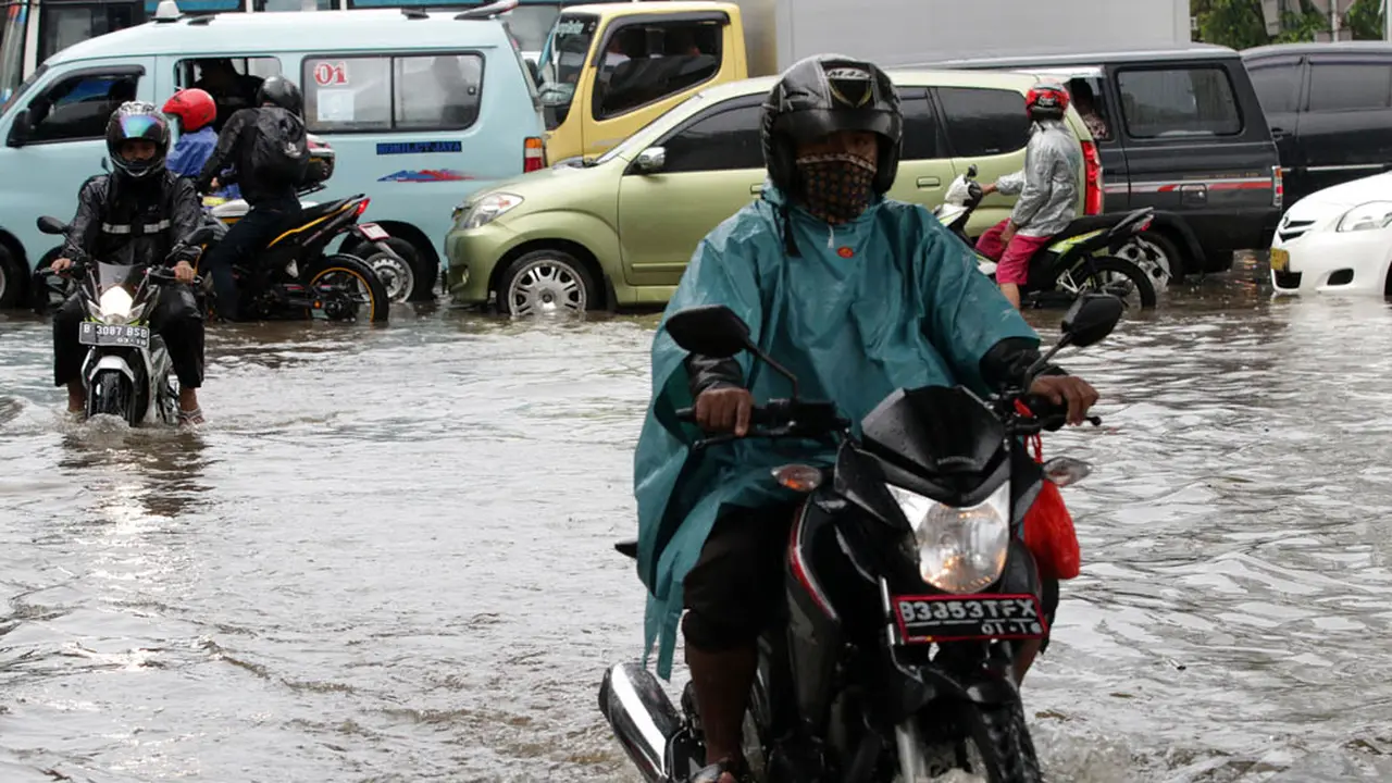 Hujan, Jalan Matraman Tergenang Air