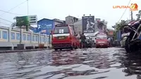 [VIDEO] Tanggul Jebol, Pemukiman di Penjaringan Kebanjiran