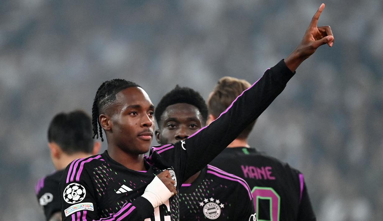 Mathys Tel didatangkan Bayern Munchen dari Stade Rennais pada awal musim 2022/2023 dengan nilai transfer 20 juta euro dan masih bertahan hingga kini. Ia total telah bermain dalam 69 laga di semua kompetisi bersama Bayern Munchen dengan torehan 16 gol dan 6 assist. Bersama Timnas Prancis, sayap kiri berusia 19 tahun ini belum menjalani debut di level senior. (AFP/Sergei Gapon)