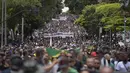 Polisi dan agen pasukan keamanan negara bagian Minas Gerais protes menuntut gaji yang lebih tinggi di Belo Horizonte, Brasil, 21 Februari 2022. Demonstrasi mendapat dukungan dari Komandan Umum Polisi Militer negara bagian dan mengumpulkan ribuan polisi serta agen keamanan publik. (Douglas MAGNO/AFP)