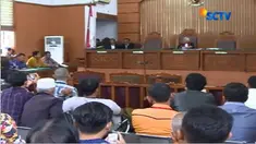 Setya Novanto diduga telah menguntungkan dirinya sendiri atau orang lain dan menyalahgunakan kewenangan serta jabatan dalam pengadaan E-KTP.