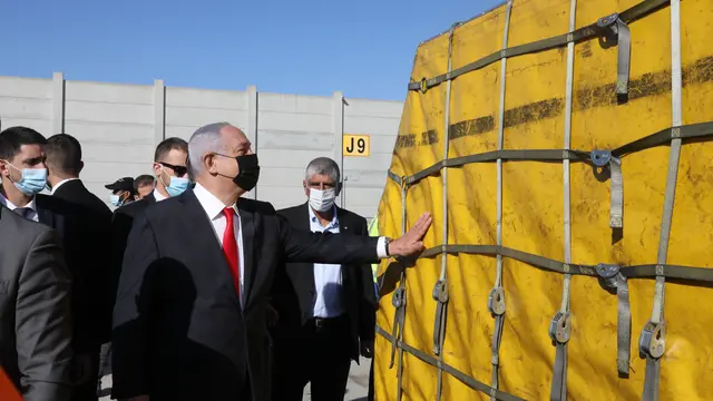 FOTO: Israel Terima Gelombang Pertama Vaksin COVID-19 Pfizer