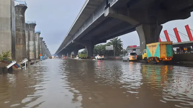 Tol Jakarta-Cikampek arah Cawang terendam banjir
