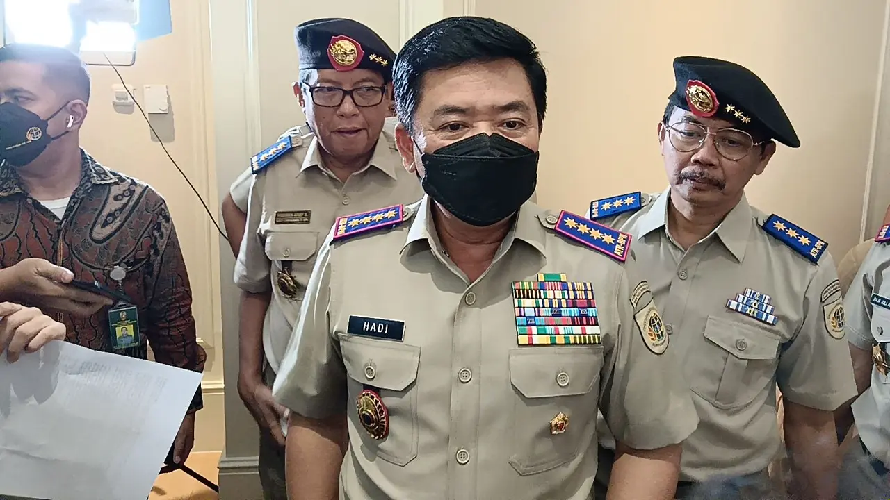 Menteri ATR/BPN Hadi Tjahjanto bersama jajarannya dengan seragam barunya