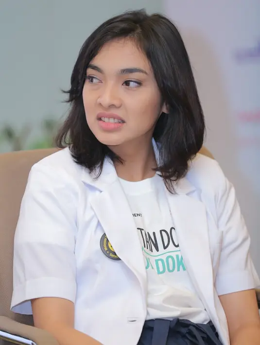 Kini ia menjadi calon dokter dalam sebuah peran. Saat mengikuti ko-ass (co-asisten dokter) ia harus banyak menghafal istilah medis yang membuatnya pusing. (Andy Masela/Bintang.com)