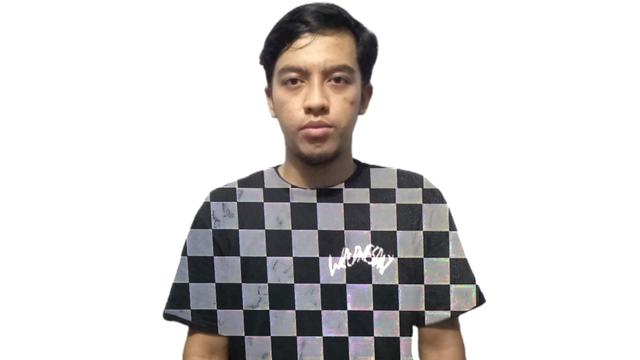 Pria Ini Latar Belakang Fotonya Diedit, 6 Hasilnya Bikin Geleng Kepala