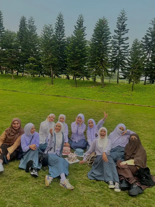 Perayaan ultah ke-29 Henny Rahman istri Alvin Faiz bersama selebgram hijabers (Foto: Instagram @daraarafah)