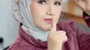 Melewati pasang surut karier, Tuty Wibowo comeback dengan corak musik dangdut ajep-ajep alias koplo dengan single berjudul nyentrik, “Hamil Duluan” pada 2011. Kala itu, lagu ini lumayan sukses di pasar. Namanya sempat terangkat meski liriknya memantik pro kontra yakni: Kuhamil duluan sudah tiga bulan gara-gara pacaran suka gelap-gepalan… (Foto: Dok. Instagram @tuty_wibowo).