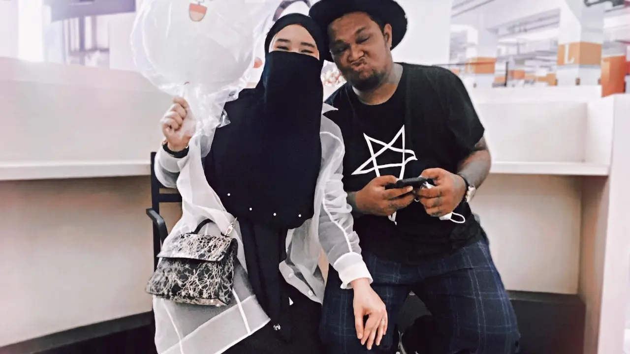 7 Potret Mesra Virgoun dan Inara Rusli Istrinya, Harmonis