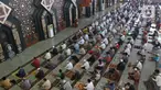 Suasana jemaah Salat Jumat di Masjid At-Tin, Jakarta, Jumat (13/08/2021). Masjid At-Tin kembali menggelar Salat Jumat pertama kalinya setelah kegiatan shalat jumat dihentikan lantaran mengikuti ketentuan pemberlakuan PPKM Darurat. (Liputan6.com/Herman Zakharia)