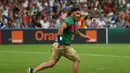 Suporter Portugal nekat memasuki lapangan saat Portugal melawan Polandia pada perempat final Piala Eropa 2016 di Stade Velodrome, Marseille, (1/7/2016) dini hari WIB. (REUTERS/Kai Pfaffenbach)