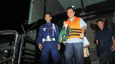 Selasa (19/8/14), KPK kembali memeriksa Bupati Karawang, Ade Swara, Jakarta. (Liputan6.com/Herman Zakharia)
