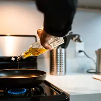 Apa saja negara dengan harga minyak goreng termahal di dunia? yuk simak daftarnya berikut ini! (pexels/rodnae production).