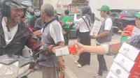 Gerakan berbagi nasi kotak agar tak terjebak hari Jumat saja. Foto: liputan6.com