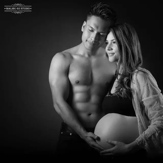 Makin Buncit, Ini 6 Pemotretan Maternity Shoot Randy Pangalila dan Chelsey Frank