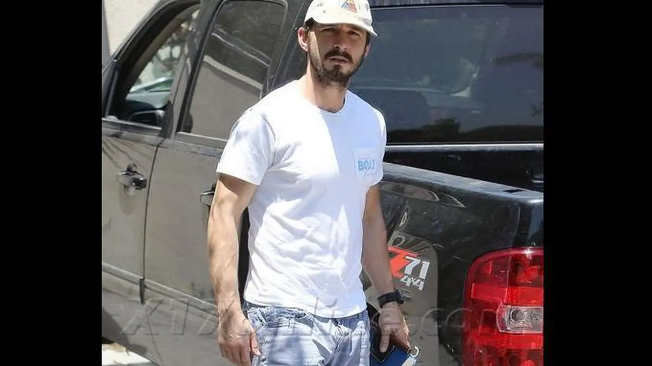 Shia LaBeouf Masuk Panti Rehabilitasi, Kecanduan Alkohol?