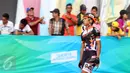 Pesepatu roda DKI Jakarta, Mirko mengekspresikan kekecewaan usai gagal meraih emas di final 500m Individual Time Trial Putra PON XIX Jabar di GOR Saparua, Bandung, Kamis (22/9). Mirko meraih perak dengan 42,509 detik. (Liputan6.com/Helmi Fithriansyah)