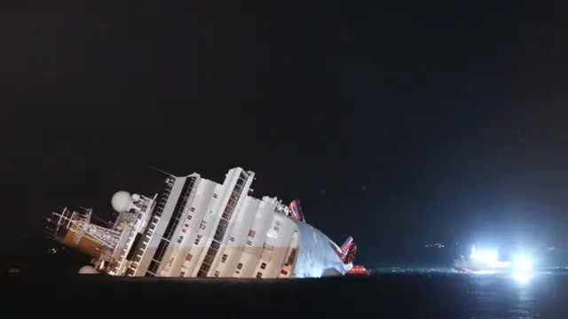 Kapal pesiar Costa Concordia tenggelam