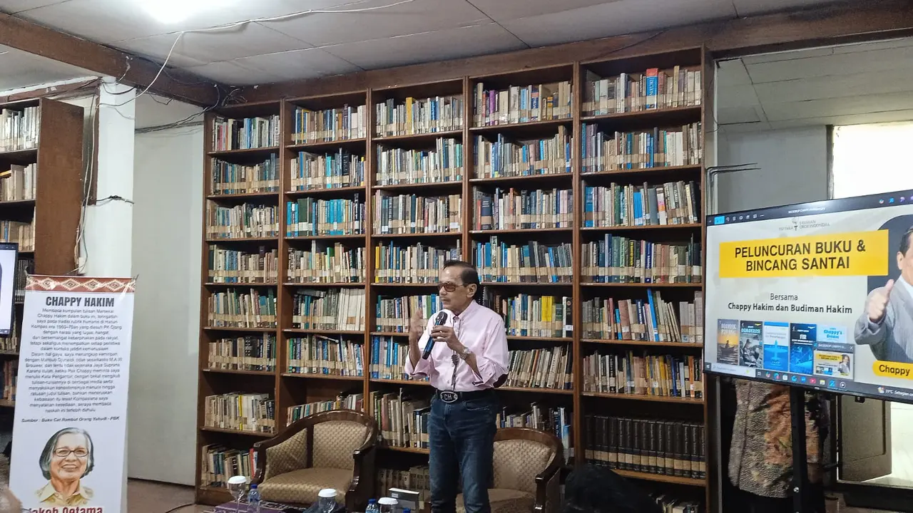 Mantan Kepala Staf TNI Angkatan Udara, Marsekal TNI (Purn) Chappy Hakim melakukan peluncuran bukunya berjudul “Mamak Pulang” di Gedung Yayasan Pustaka Obor Indonesia, Jakarta Pusat. (Istimewa)