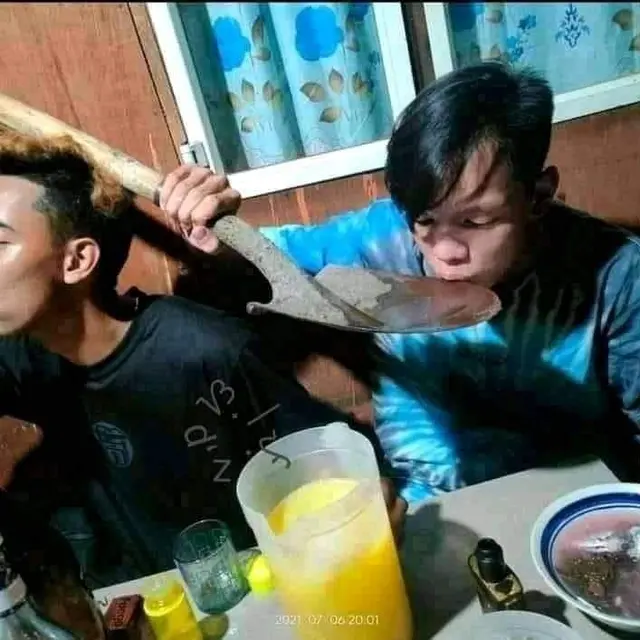6 Potret Alat Makan Tak Biasa Ini Nyeleneh, Bikin Geleng Kepala