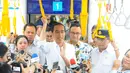 Presiden Joko Widodo mencoba moda transportasi MRT dari Stasiun Bundaran HI-Lebak Bulus di Jakarta, Selasa (19/3). Jokowi mengajak sejumlah Menteri Kabinet Kerja menjajal MRT Jakarta. (Liputan6.com/Angga Yuniar)