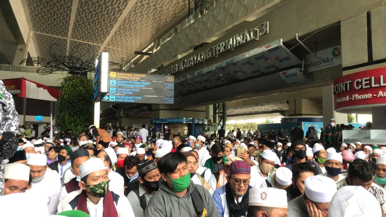 Rencananya, FPI akan melakukan konvoi menuju markas FPI Petamburan bersama Rizieq sekitar pukul 10.00 WIB