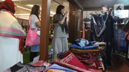 Festival UMKM tersebut untuk memajukan produk lokal dan membantu para pelaku usaha mengenalkan produknya langsung ke konsumen saat Pagelaran Sabang-Merauke. (Liputan6.com/Angga Yuniar)