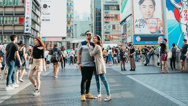 7 Potret Mesra Nisya Ahmad dan Suami yang Jarang Terekspos