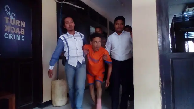 Pencuri motor