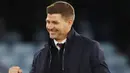 Pelatih Aston Villa, Steven Gerrard, tampak bahagia usai mengantarkan Aston Villa meraih poin penuh. (AFP/Geoff Caddick)