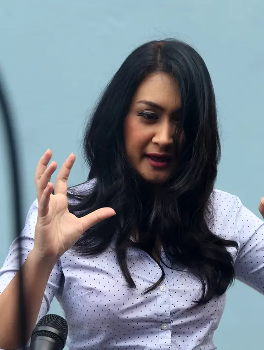 Hal yang sama juga dengan Zack Lee, yang juga tidak setuju anaknya menjadi artis. Nafa menambahkan bahwa sudah banyak iklan yang menawari. (Andy Masela/Bintang.com)