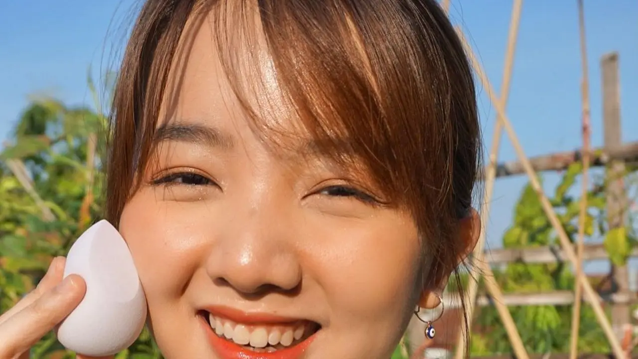 Makeup Praktis Seperti Melukis untuk Refresh Wajah Setelah Seharian WFH